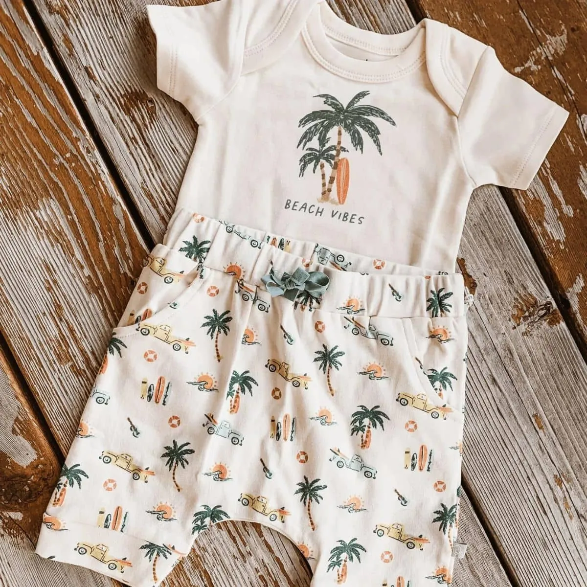 Finn and Emma Organic Short Sleeve Bodysuit - Beach Vibes