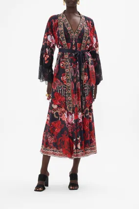 LAYER WITH LACE CONTRAST SLEEVES SISTERHOOD OF THE ROSE