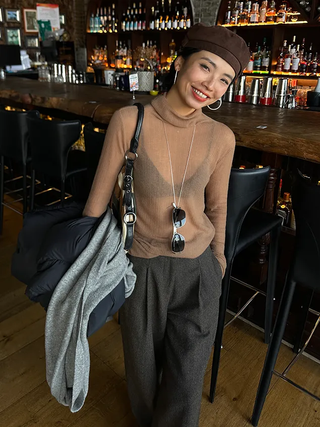 Turtleneck Sheer Slim-Fit Tops_BDHL6649